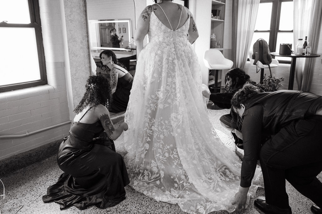 Bride getting ready at Urban501