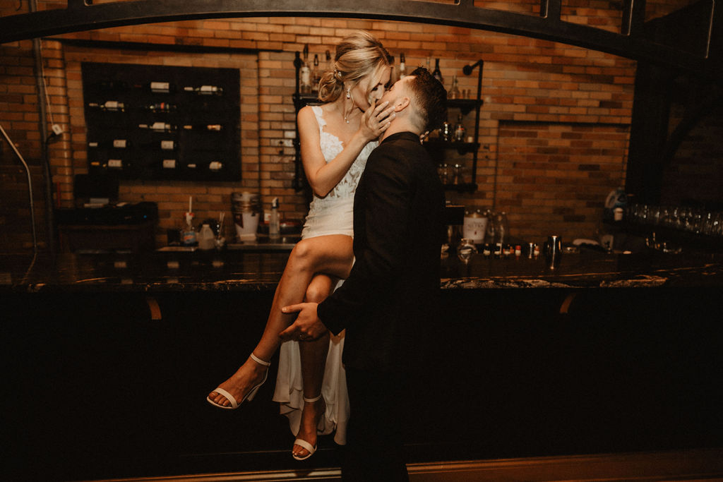Lift kiss at the Urban501 bar